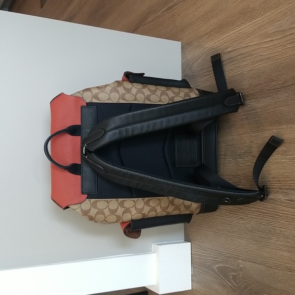 Coach - Hudson Backpack - Picture 2 of 4